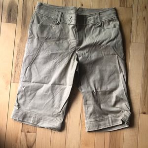 Venezia khaki capris size 16